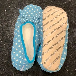 Snoozies blue with white polka dots, NEW, size L